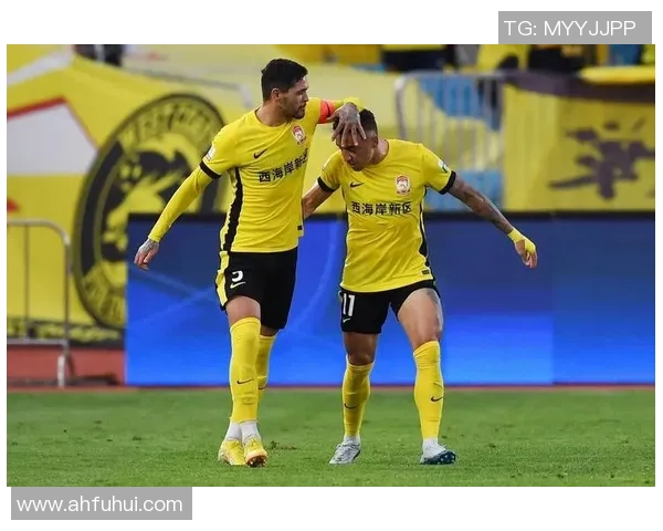 足球明星齐聚青岛激情对决引发球迷热潮盛况空前